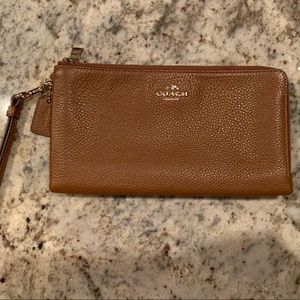 Coach wristlet wallet